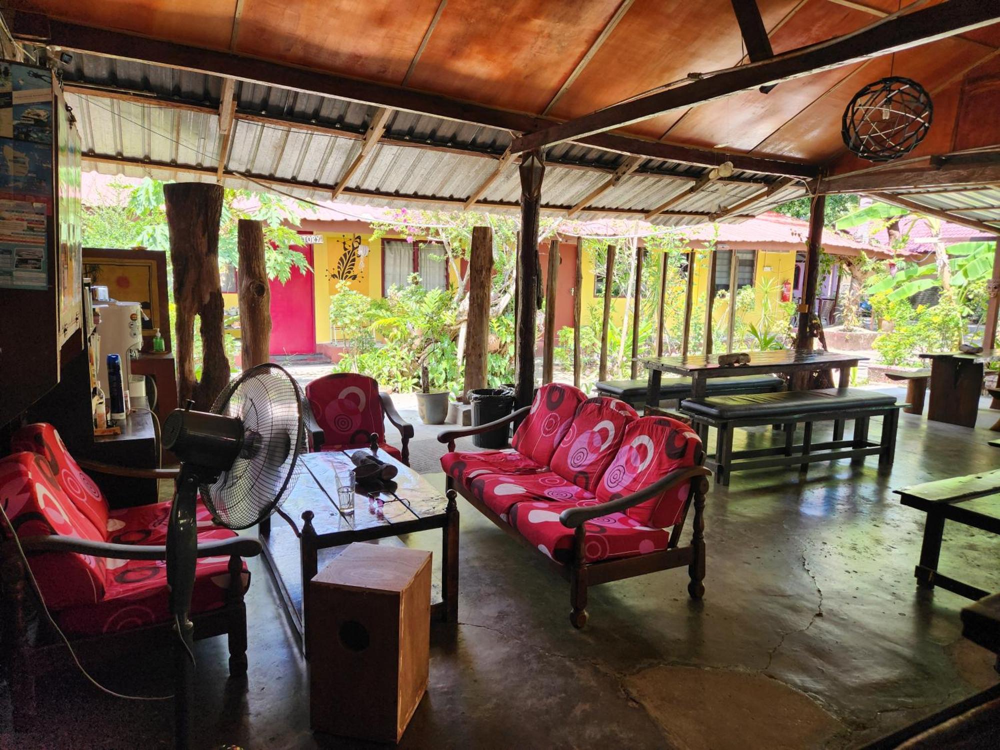Gecko Guesthouse Pantai Cenang  Esterno foto